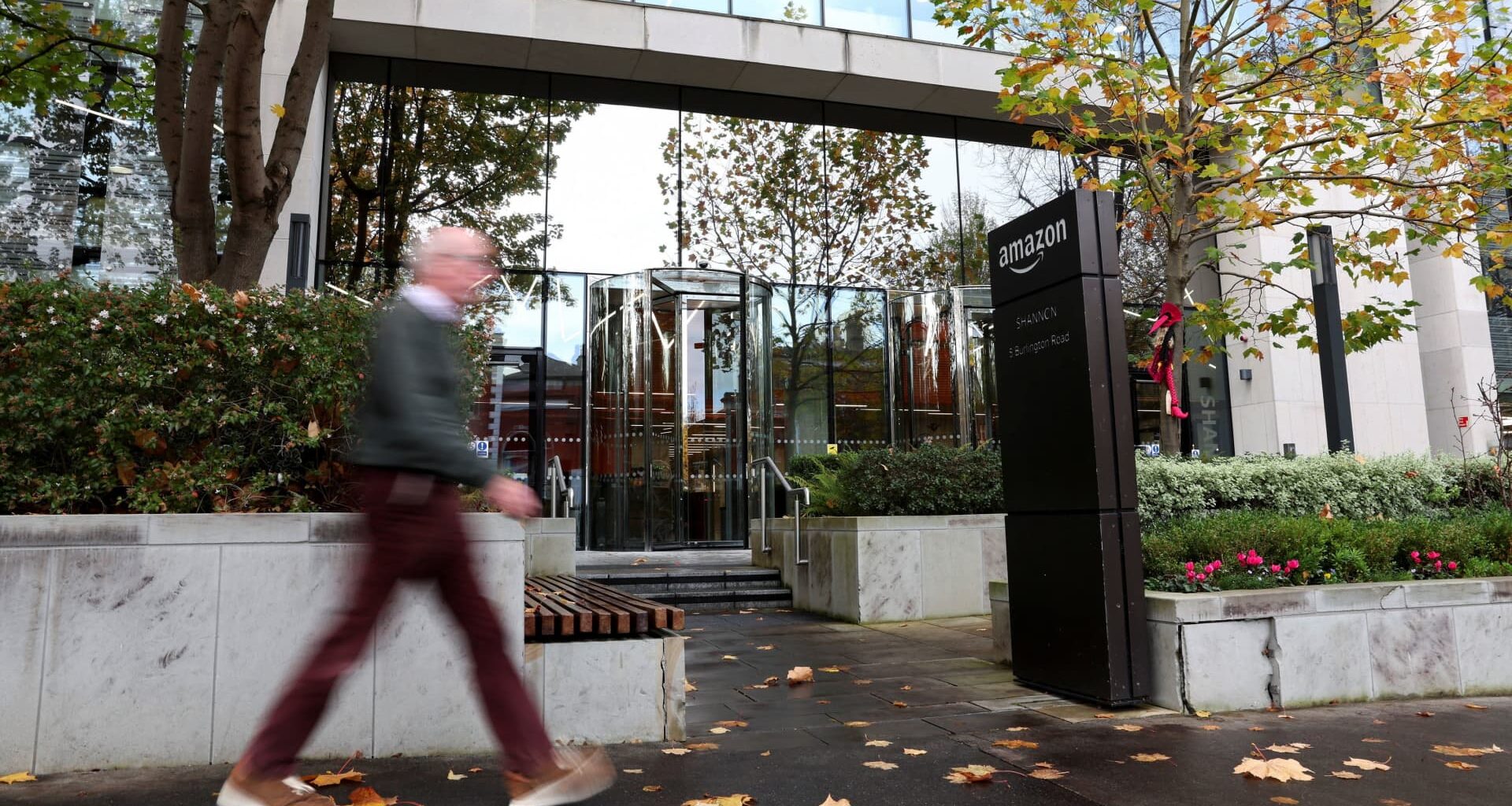 16,000 jobs to be cut in latest anti-bureaucracy push