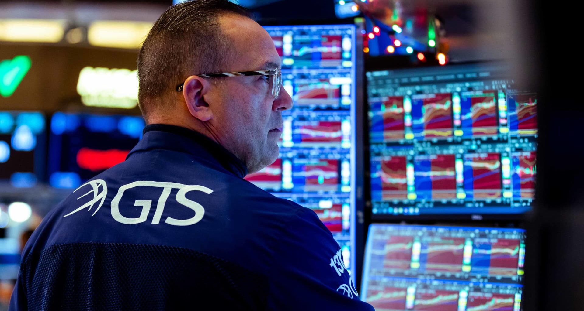 investors weigh the state of the economy