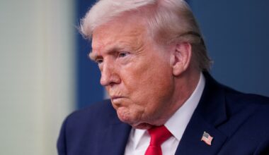 Investors flee from the U.S. as Trump doubles down on Greenland