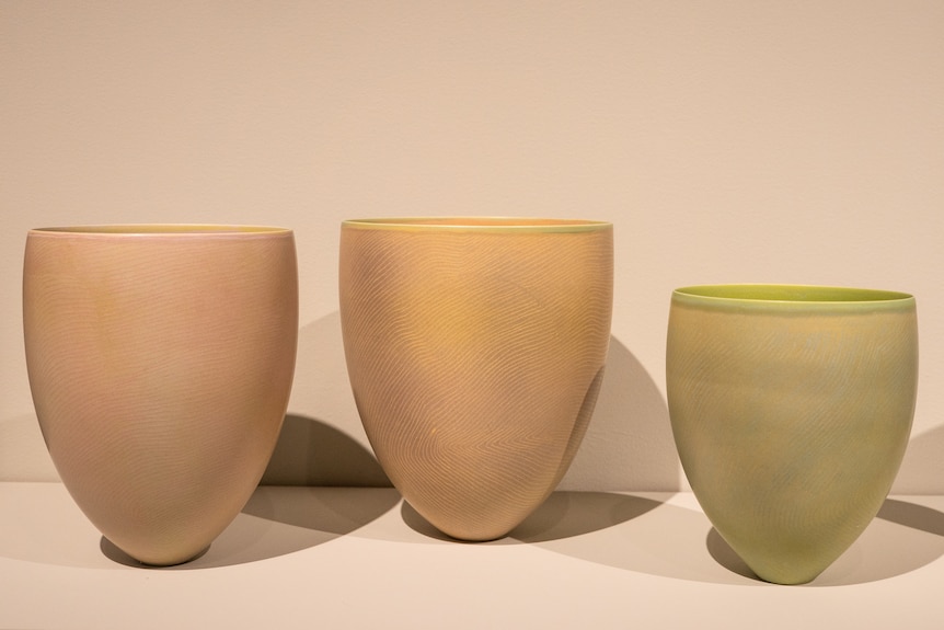 Three pieces of porcelain in pale colours