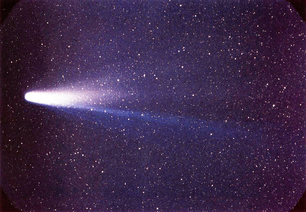 Comet 1P/Halley as taken March 8, 1986 by W. Liller, Easter Island, part of the International Halley Watch (IHW) Large Scale Phenomena Network (NASA/W. Liller)