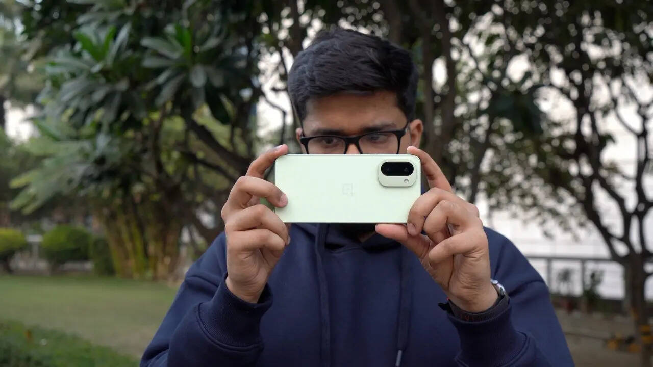 OnePlus 15R Review: Minor Sacrifice For Major Performance | Gadgets