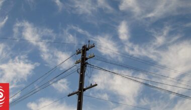 Hundreds of homes and businesses still without power after storm