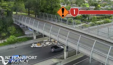 Lanes reopen on Auckland motorway after house collides with overbridge