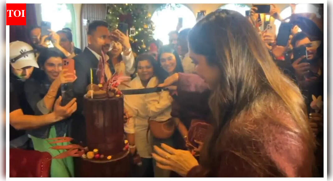 Deepika Padukone celebrates birthday with fans; cuts cake to 'Om Shanti Om' song 'Ankhon Mein Teri' - WATCH |
