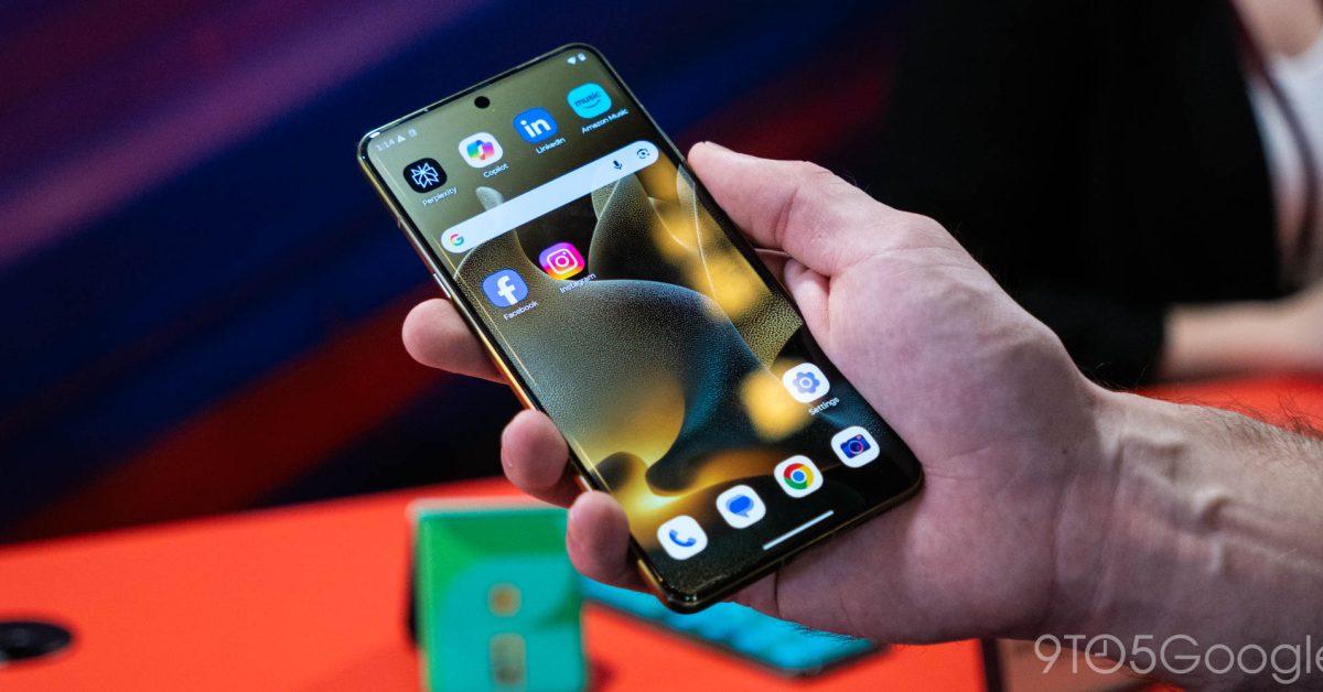 Moto's Signature pairs premium specs with a classy design