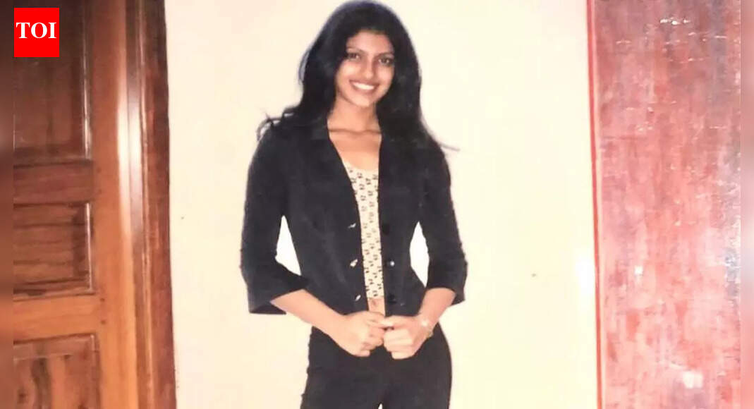 When Golden Globes presenter Priyanka Chopra posted her 17 year old teenage photo | Hindi Movie News