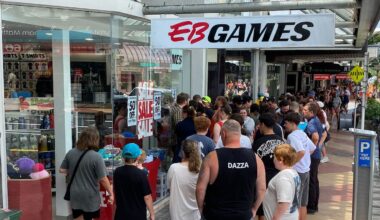 EB Games Whangārei shoppers queue around block as store shuts down
