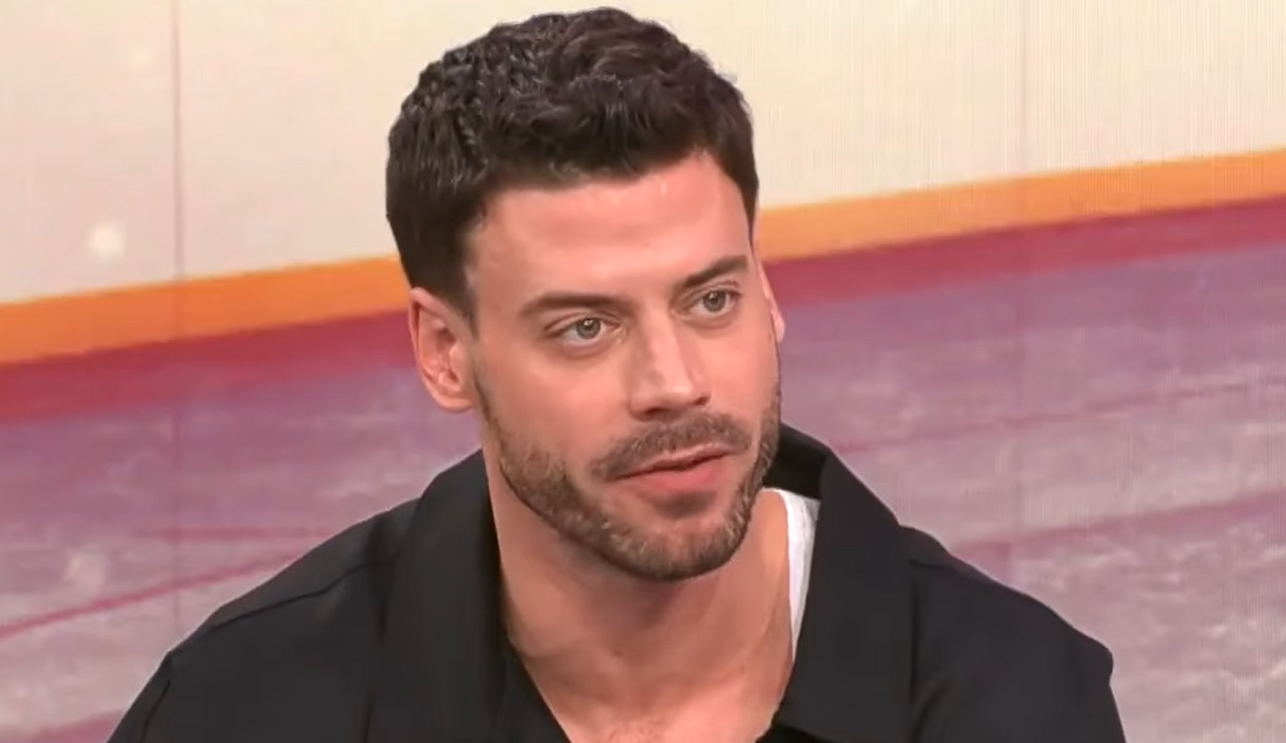 'Heated Rivalry' Star Francois Arnaud Receives Fans…