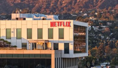 Netflix shares fall, revenue appears to stall as it presses bid to buy Warner Bros Discovery