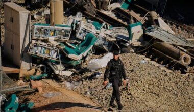 'Miracle' 6-year-old girl survives Spanish train wreck