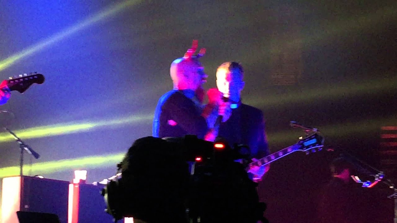 Queens of the Stone Age with Nick Oliveri Live Halloween 2014 - YouTube