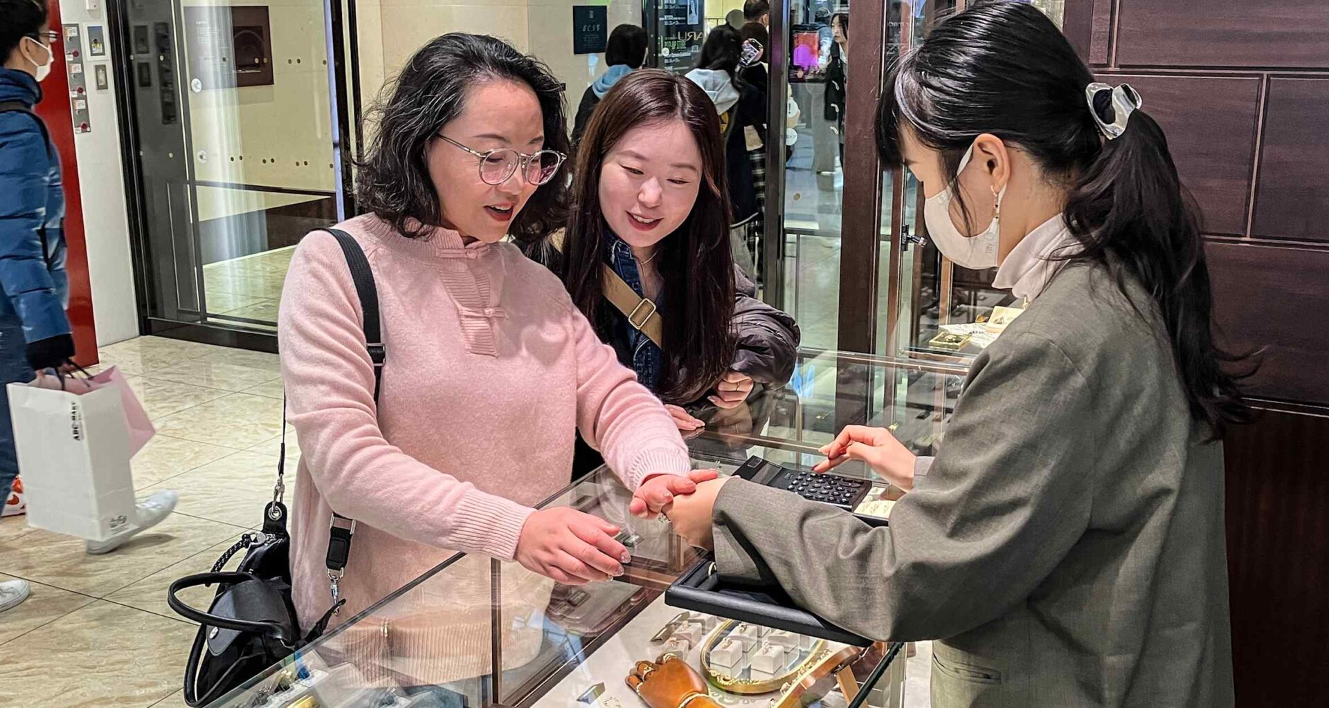 Fewer Chinese tourists cause weaker outlook for Japanese retailers in 2026