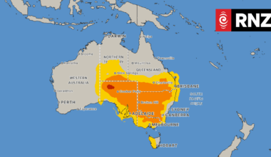 Australian heatwave fans bushfires, towns evacuated, Melbourne endures hottest day in 17 years
