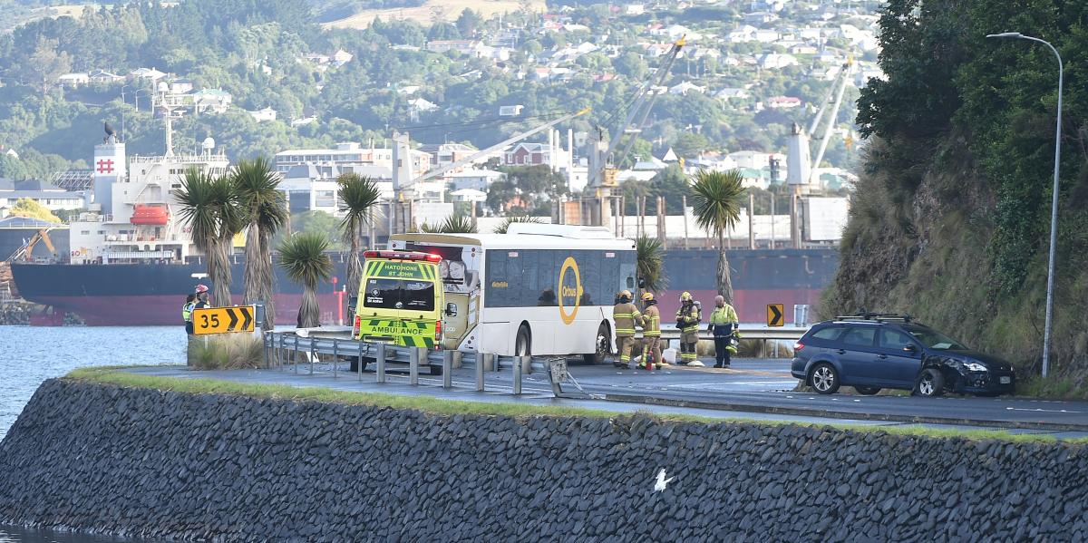 Bus crash causes disruptions on Portobello Rd