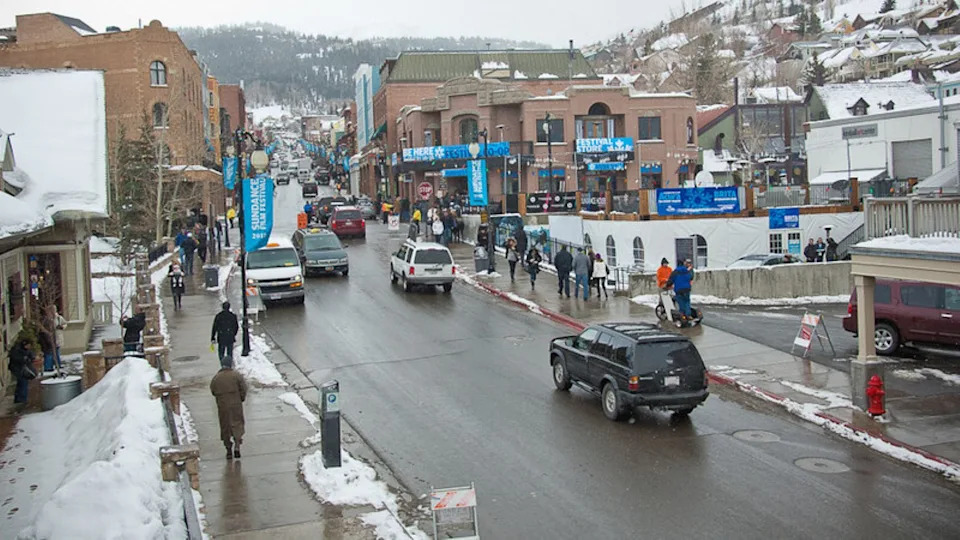 Sundance premieres now come with a second screening, the one happening online. Credit: César, via Wikimedia Commons.