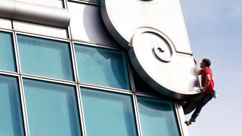 Alex Honnold free solos Taipei 101, one of the world’s tallest buildings