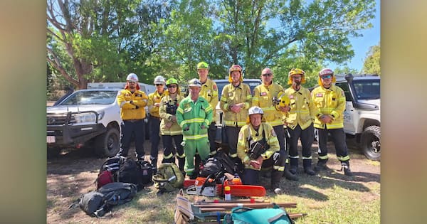 Kiwi firefighters use shovels and rakes on 'arduous' Aus bushfires
