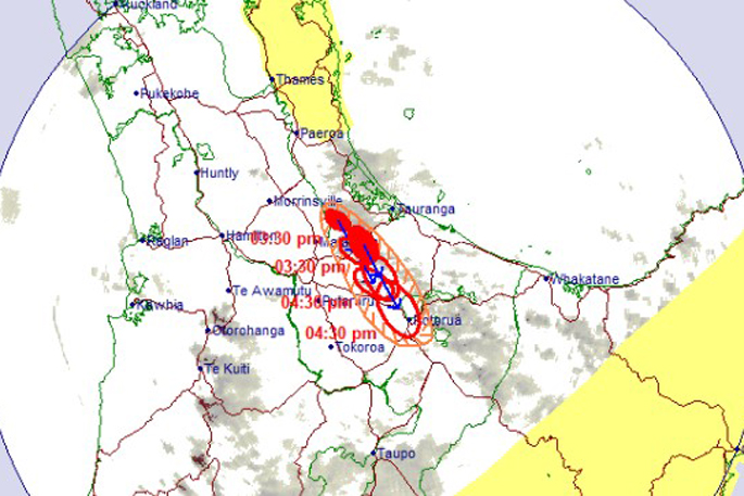 SunLive - Thunderstorm cells tracking towards WBOP