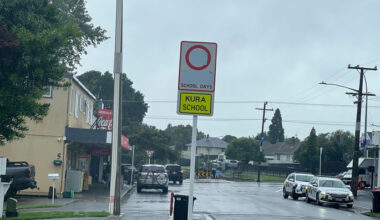 SunLive - Men flee after daylight theft at Tauranga store