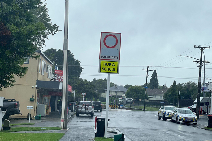 SunLive - Men flee after daylight theft at Tauranga store