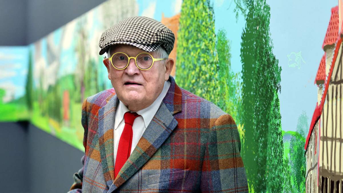 Moving Bayeux Tapestry is ‘mad gamble’, Hockney tells British Museum