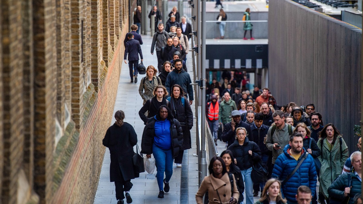 Jobs market stalls with permanent and temporary positions falling