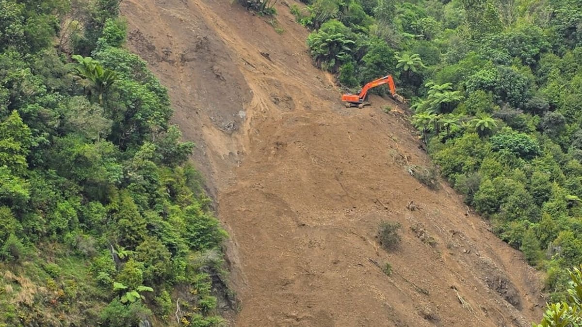Goldsmith slip clearing: SH2 Waioeka Gorge crews eye Friday restart