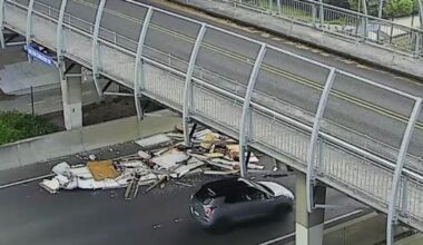 Auckland traffic delays after truck carrying house hits SH1 overbridge