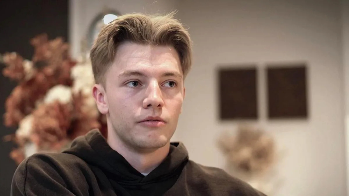 'I spoke to ChatGPT 8 times a day' - Gen Z's loneliness 'crisis'