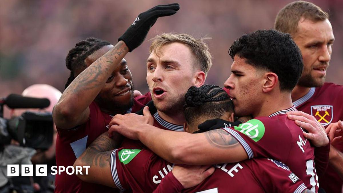 West Ham players including captain Jarrod Bowen celebrate a goal