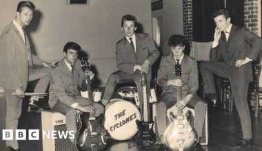 Rock 'n' roll musician Ricky Ford retires after 70-year career