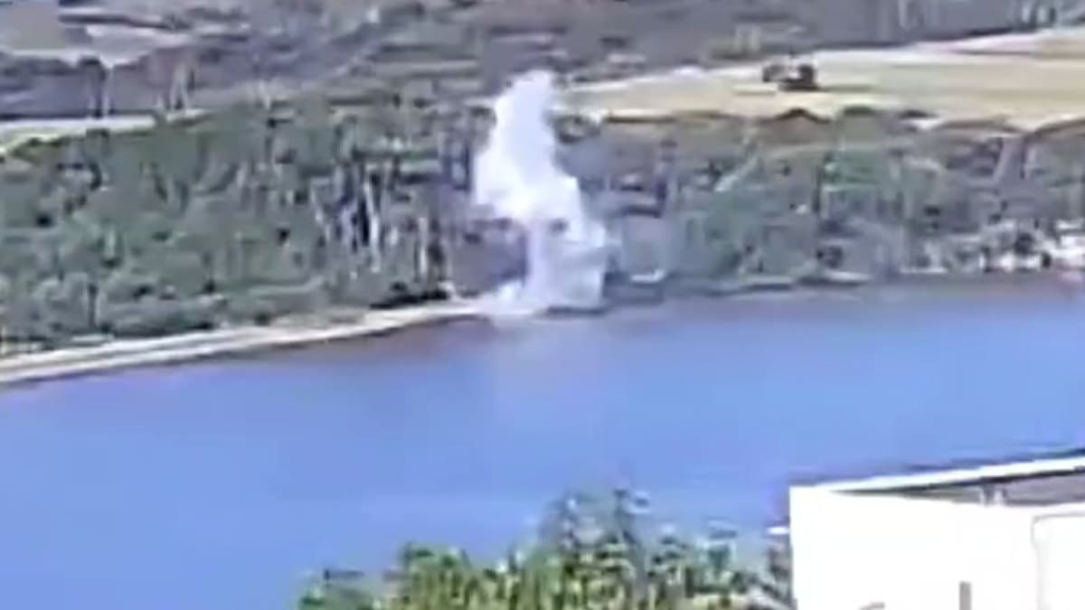 Army bomb squad called to Auckland beach after dangerous device spotted in water