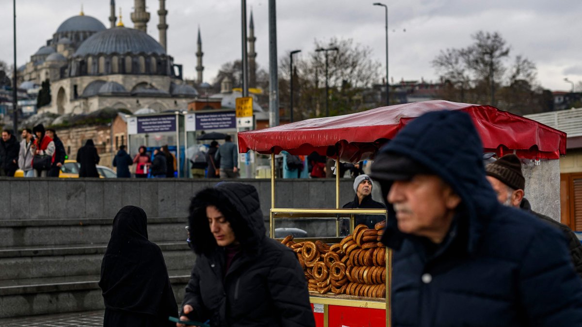Türkiye inflation slips to below 31%, keeping rate cuts on track