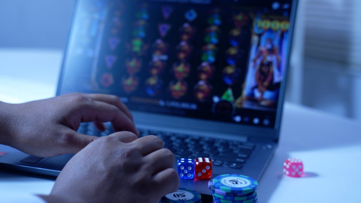 Online gambling puts children at risk of addiction: Expert