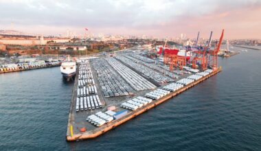 Türkiye's foreign trade deficit expands by nearly 12% in 2025