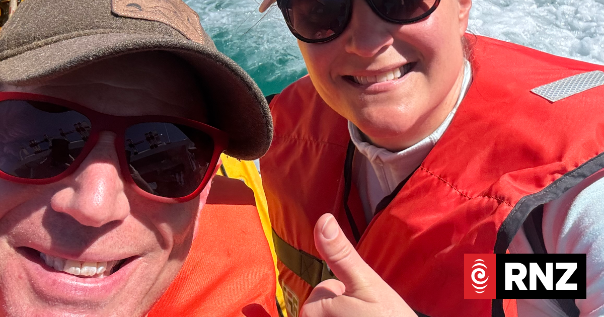 More than 40 rescued before tourist boat capsized at Akaroa