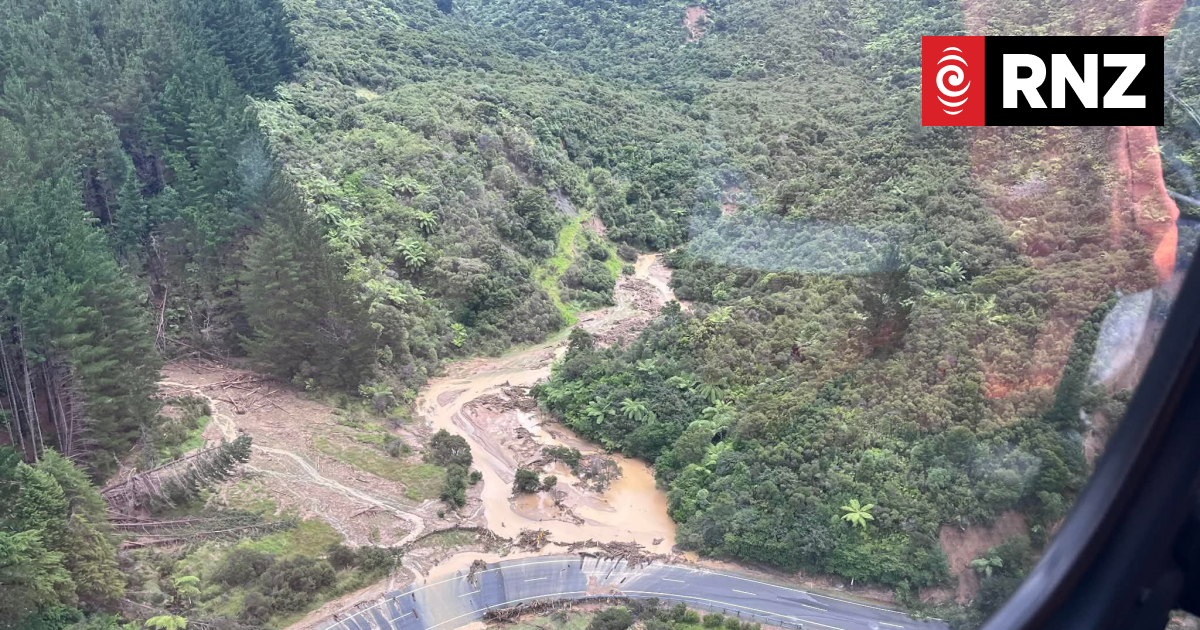 Te Araroa residents band together to get through the storm