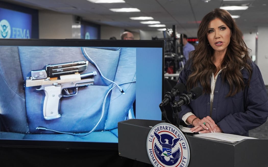 WASHINGTON, DC - JANUARY 24: U.S. Secretary of Homeland Security Kristi Noem speaks during a news conference in the National Response Coordination Center at the Federal Emergency Management Agency (FEMA) headquarters on January 24, 2026 in Washington, DC. Federal immigration agents shot and killed another U.S. citizen on Saturday morning, later identified as Alex Pretti, during operations in Minneapolis, Minnesota. Al Drago/Getty Images/AFP (Photo by Al Drago / GETTY IMAGES NORTH AMERICA / Getty Images via AFP)
