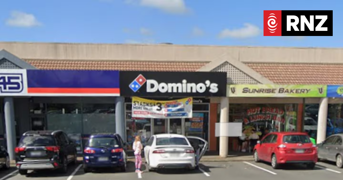 Te Awamutu Domino's Pizza workers chase down brazen burglar as he steals TV from store