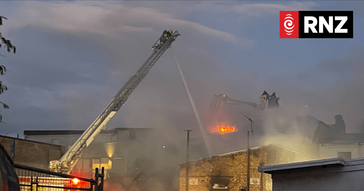 'Significant smoke' coming from building fire in Auckland's Onehunga