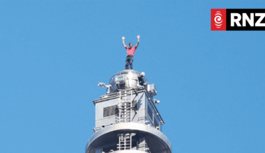 Climber Alex Honnold scales Taipei 101 skyscraper without ropes or safety net