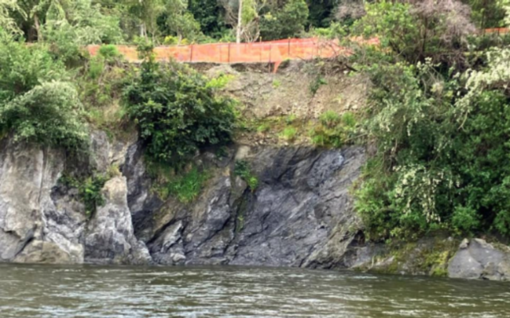 The erosion on the side of the cliff on the Hutt River.