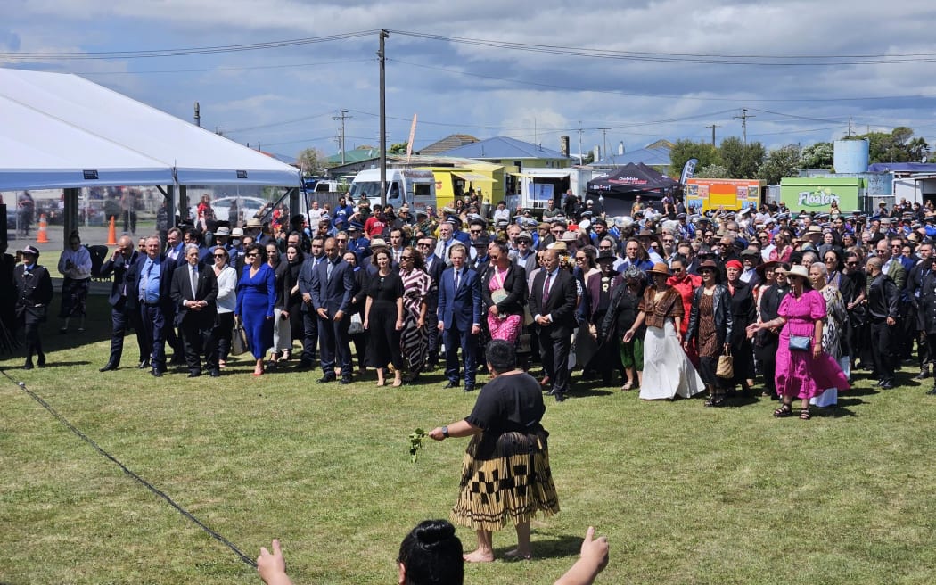 Politicians welcomed to Rātana.