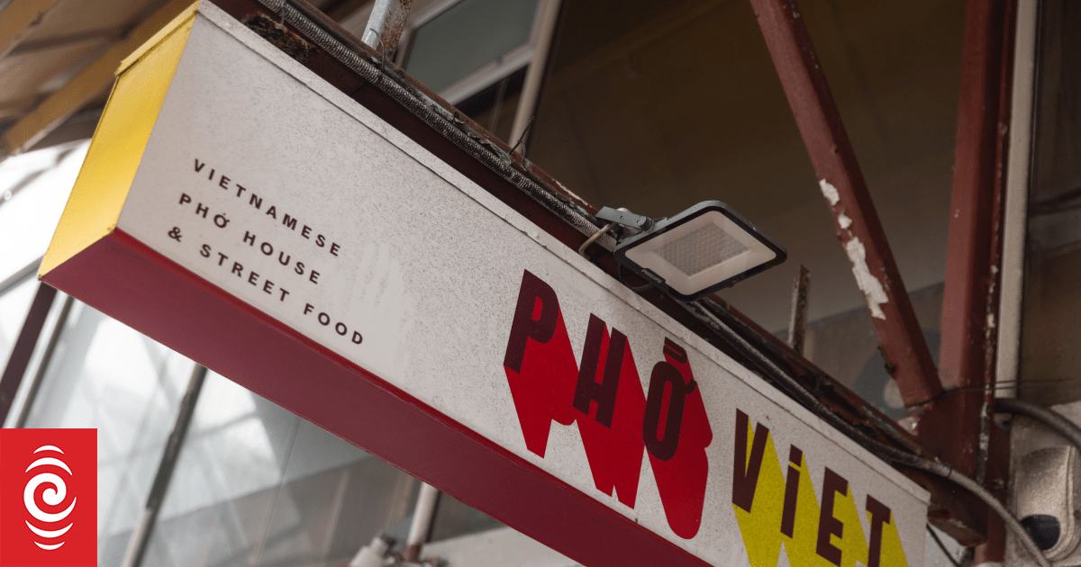 Business owner claims he lost up to $2000 a day after Facebook and Instagram accounts banned