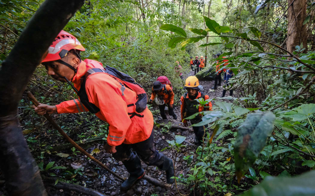 Joint search and rescue teams climb towards the suspected crash site of an Indonesia Air Transport turboprop plane that lost contact a day earlier while flying from Yogyakarta to Makassar, in the Bulusaraung Mountains, South Sulawesi, Indonesia, January 18, 2026. Indonesian authorities are searching for a plane carrying three government workers and seven crew members after contact with the aircraft was lost on January 17, officials said. The aircraft manufacturer, France-based firm ATR, said it had been informed of 