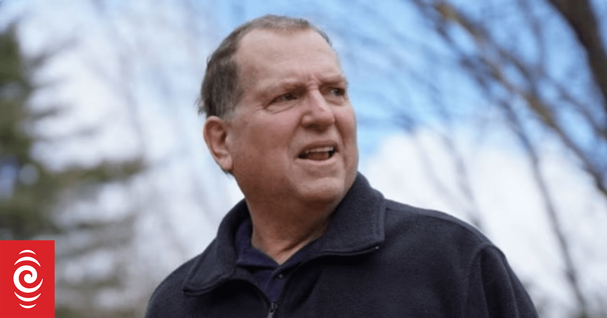 Man who received experimental pig kidney transplant now has human organ