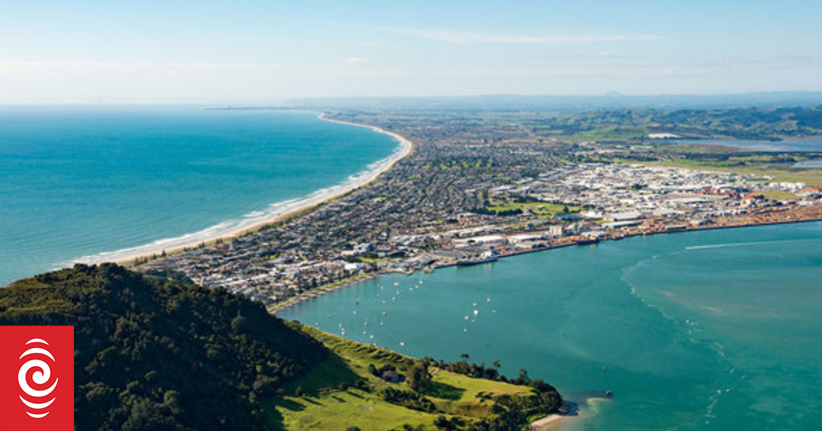 Man pulled from water at Mt Maunganui beach dies