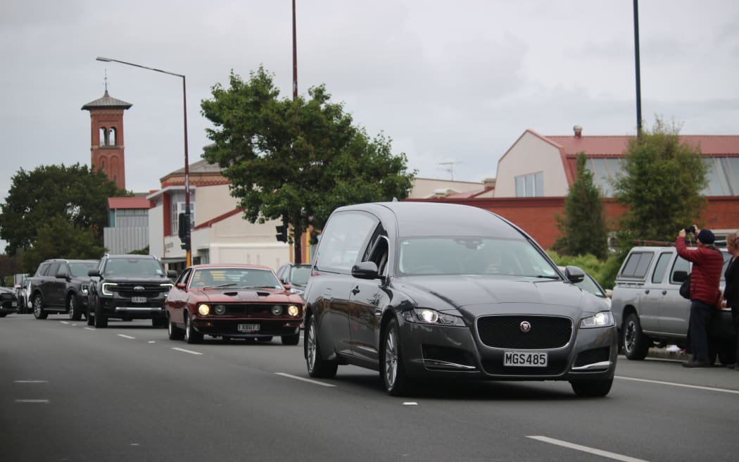 Sir Tim's cortège heading through the main streets of Invercargill 