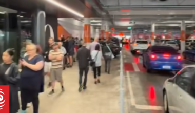 Traffic jams as carpark closure clashes with EB Games closing down sale